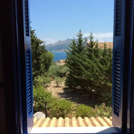 Akrotiri Stunning Views ザキントス