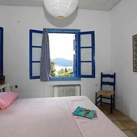 Akrotiri Stunning Views ザキントス